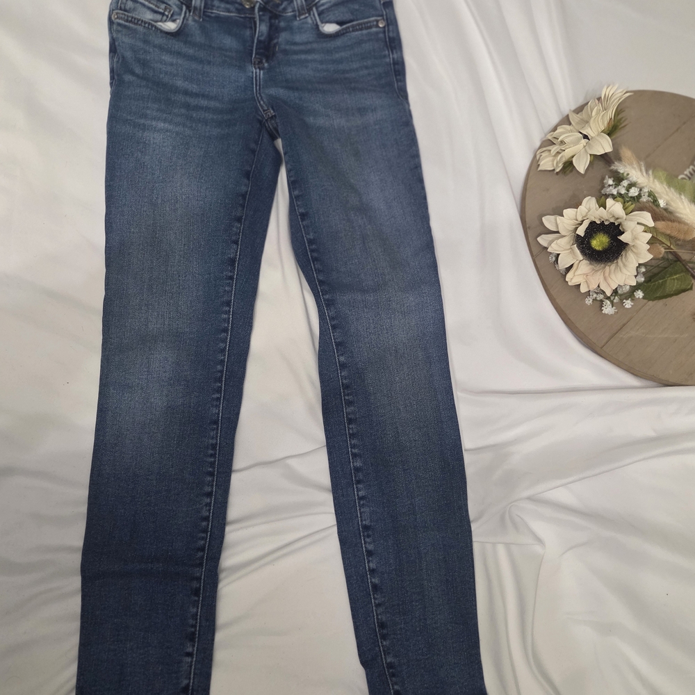 Guess Women's Straight Leg Blue Jeans